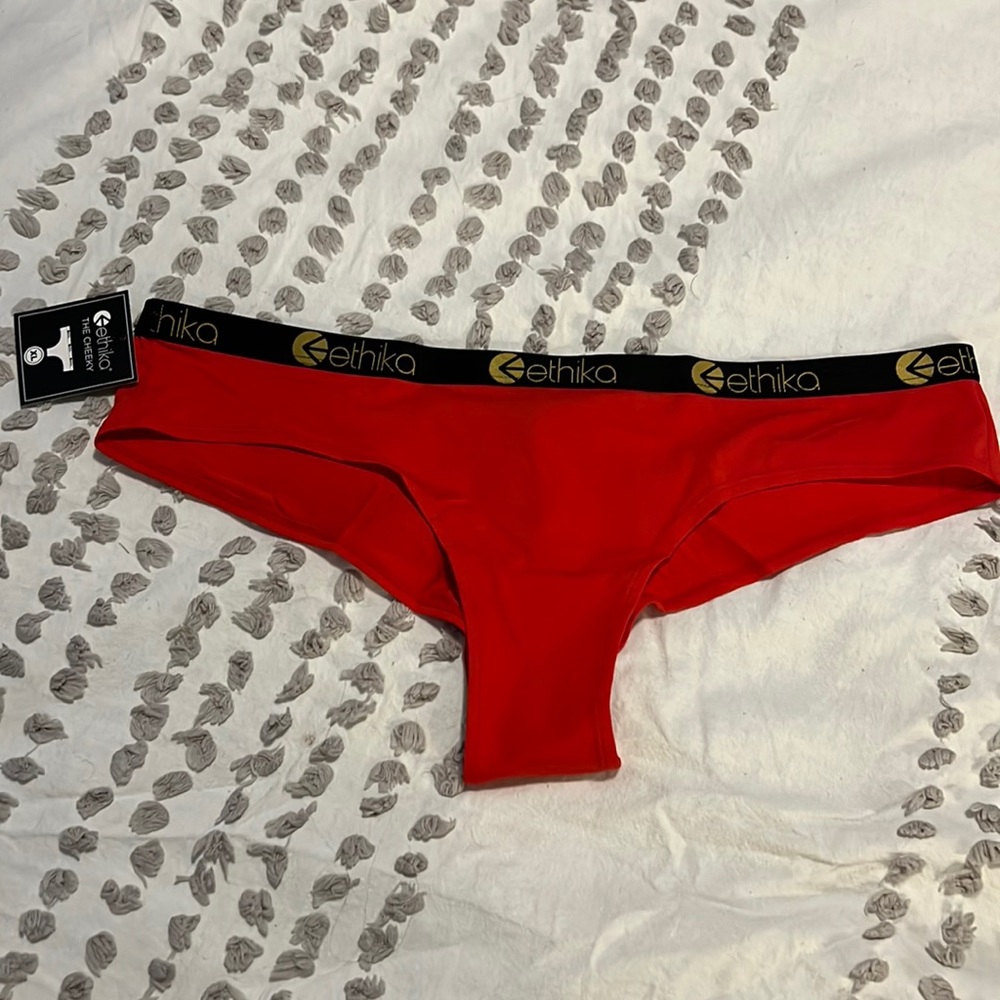 Ethika Cheeky